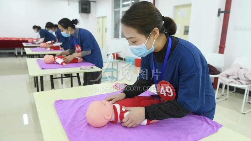 金牌月嫂培训课程内容揭秘：如何成为一名专业育儿专家